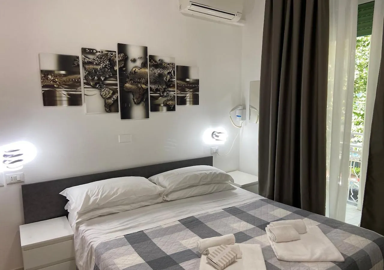 Chiama Hotel Rimini 2*,