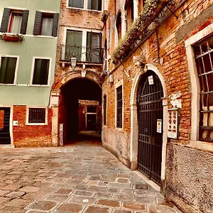 The Wolf House Inn Venice