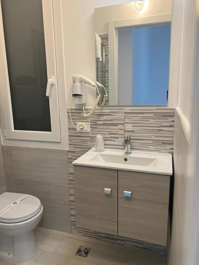 Chiama Hotel Rimini 2*,